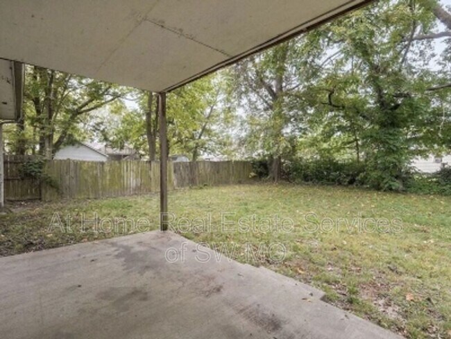 Building Photo - 2013 N Fairway Ave