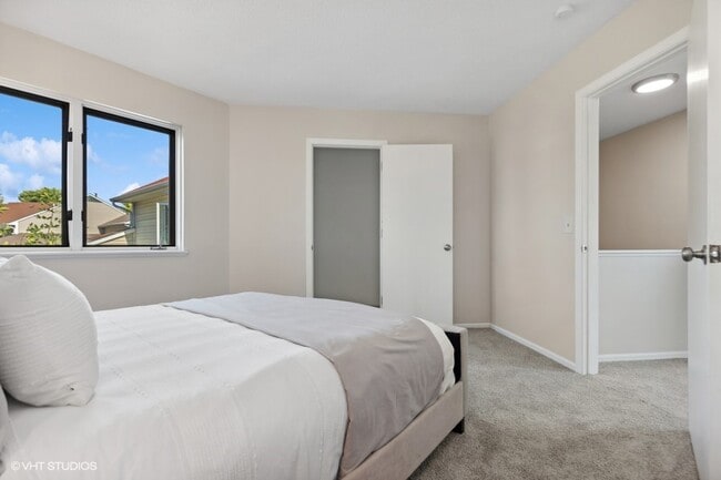 Building Photo - Charming Renovated Home with Modern Amenit...