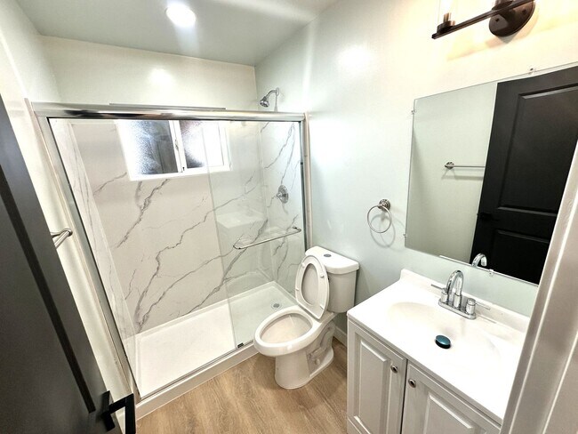 Building Photo - 3808