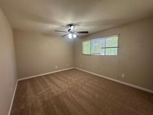 Building Photo - Updated 3 Bedroom 2 Bathroom Townhome with...