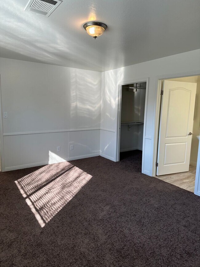 Building Photo - 3 Bed 2 Bath - Move In Special