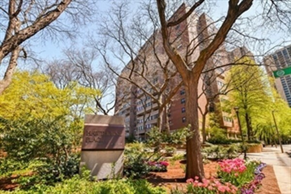 Building Photo - 2 Hawthorne Pl