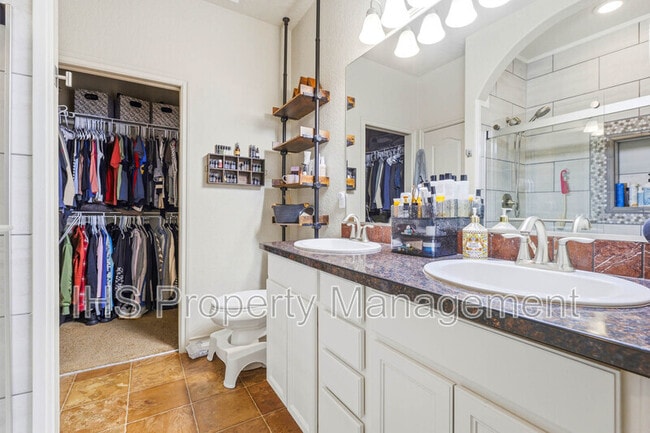 Building Photo - 9417 Vincenzo Dr