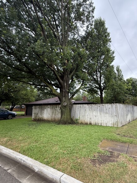Side yard - 7509 Jean Ann Dr