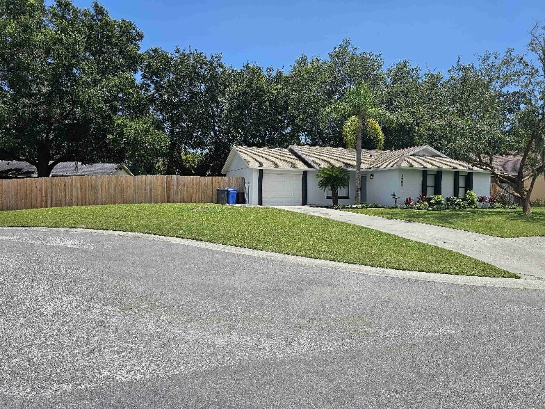 Building Photo - 1703 Newland Pl