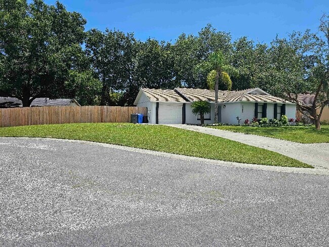 Building Photo - 1703 Newland Pl