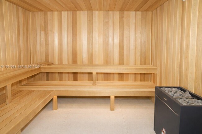 Building Photo - 700 NE 24th St