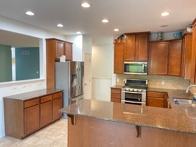 Building Photo - Spacious home in super nice neighborhood in Northwest Omaha