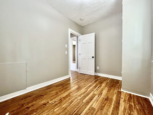 Building Photo - Two Bedroom Home in Wyoming