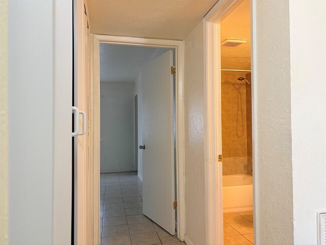 Building Photo - 24411 Beef Canyon Dr