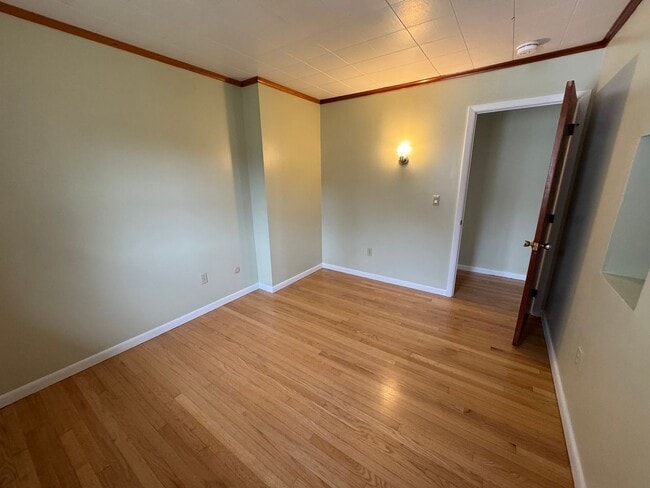 Building Photo - Upgraded 3 Bedroom Home with Garage and Basement