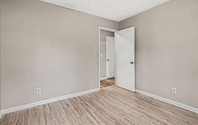 Building Photo - 4460 Marjorie Rd SW