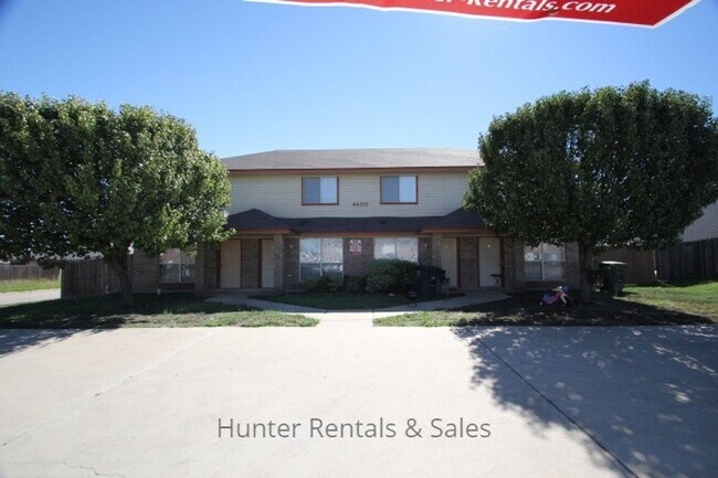 Primary Photo - 2 Bedroom Townhome Ready For You!