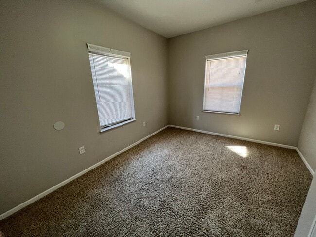 Building Photo - Pre-Leasing for 26/27 School Year