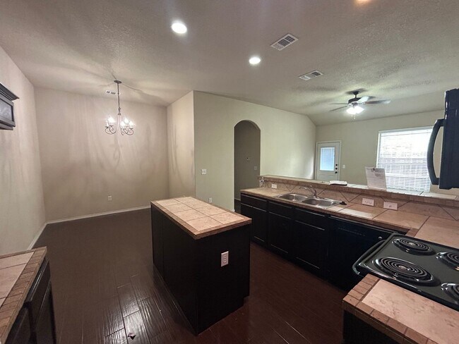 Building Photo - 3/2/2  in Creekside Crossing / Fenced in Yard / Wings to Hide Trash Cans / Interior Washer & Drye...