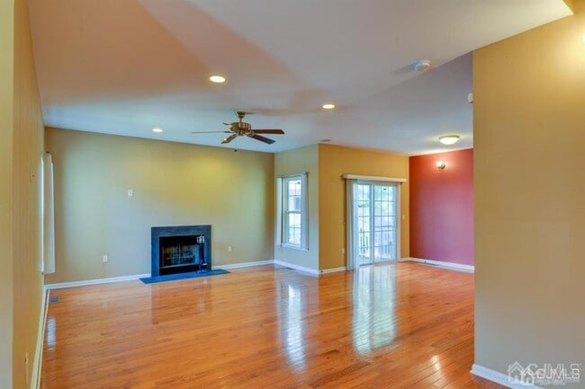 Building Photo - 334 Moonlight Dr