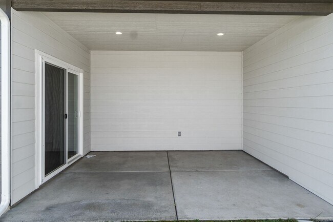 Building Photo - 17121/17123 E Boone Ave