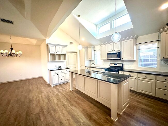 Building Photo - 7907 Avenue O