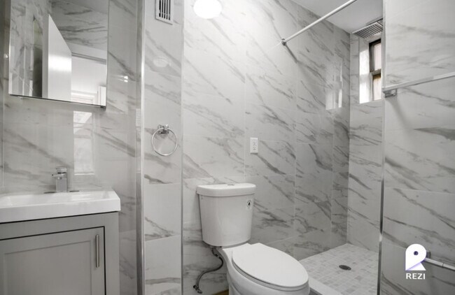 Building Photo - 737 E 219th St