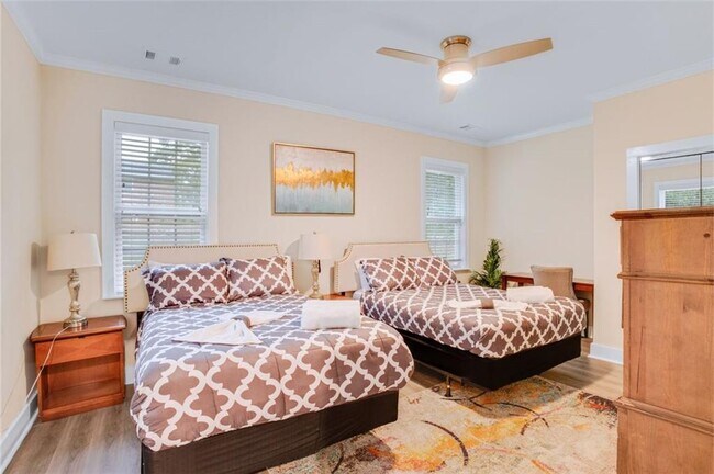 Building Photo - 2925 Dodson Dr