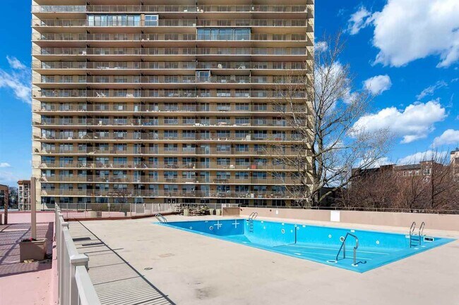 Building Photo - 6040 Boulevard E-3L-3L