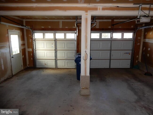 Building Photo - 7014 Maple Tree Ln