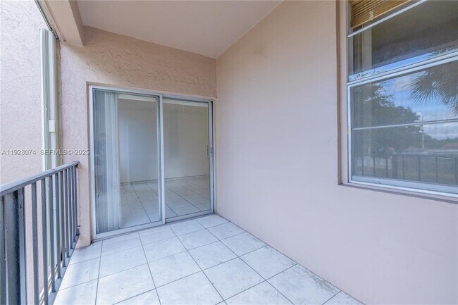 Building Photo - 1900 W 68th St