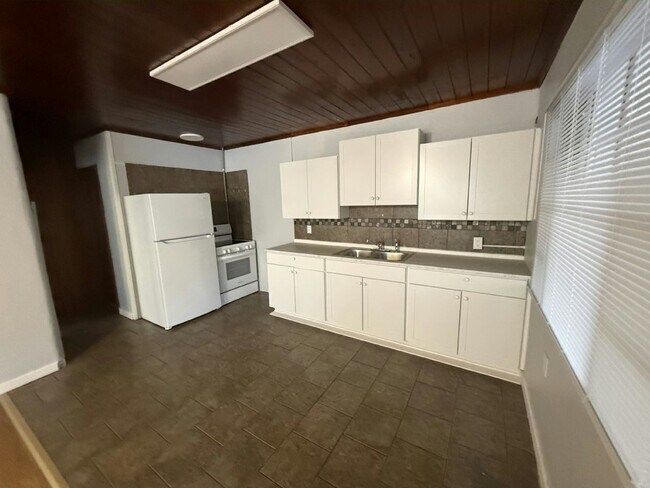 Building Photo - 8801 E Moonrise Ln