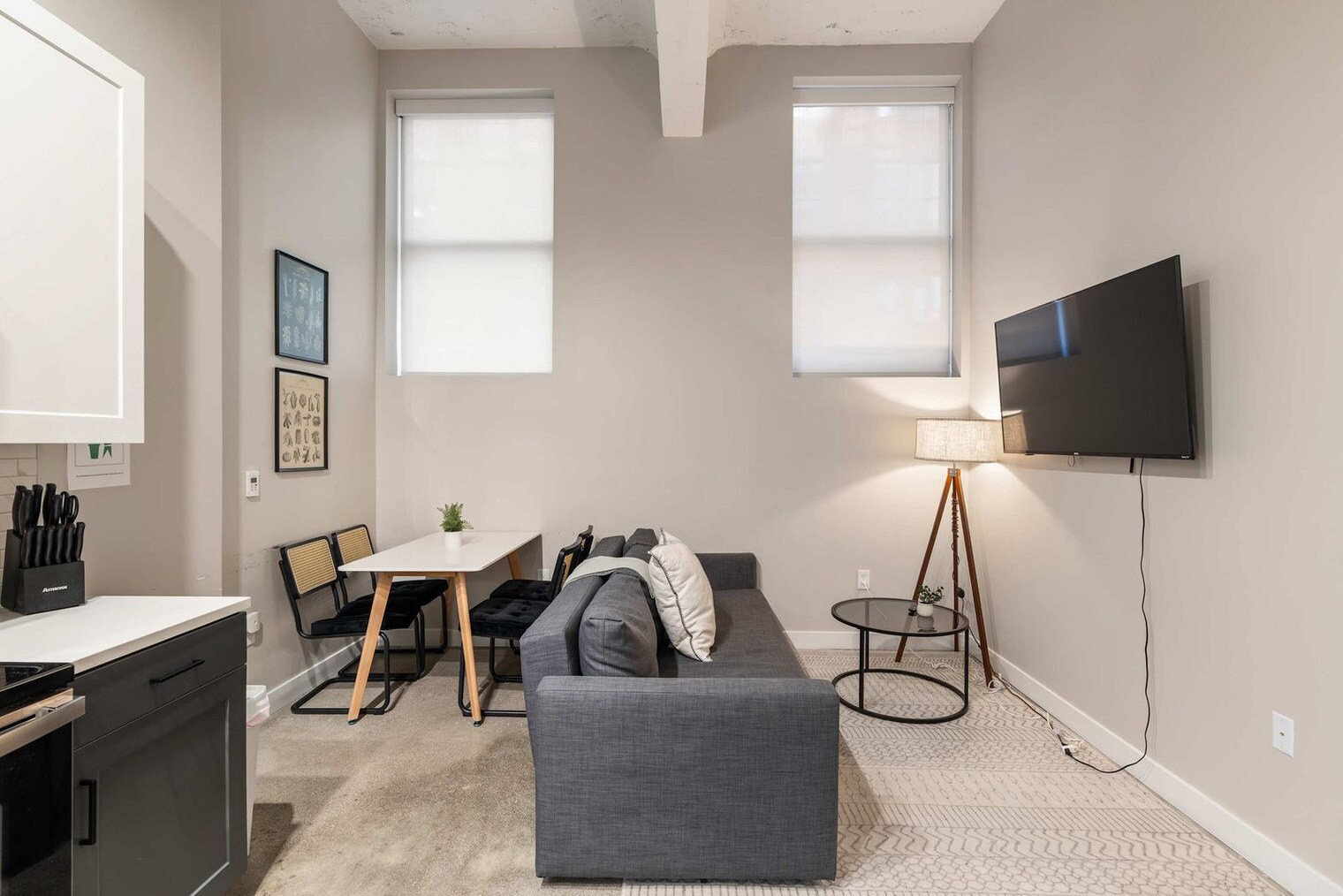 Building Photo - 205 W 4th St