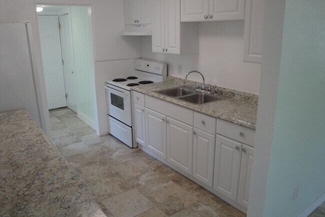 Building Photo - Three Bedroom One Bathroom House For Rent