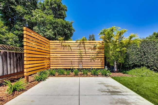 Building Photo - 4401 Castanos St