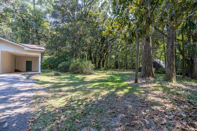 Building Photo - ONE FREE MONTH ON 13 MONTH LEASE!Charming ...