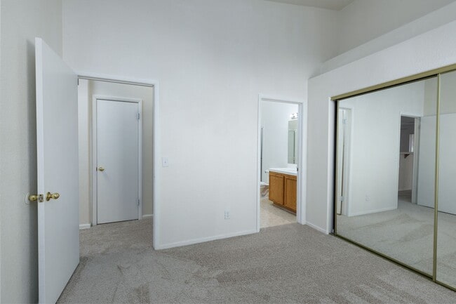 Building Photo - Refurbished upstairs two bedroom in well maintained East side gated complex