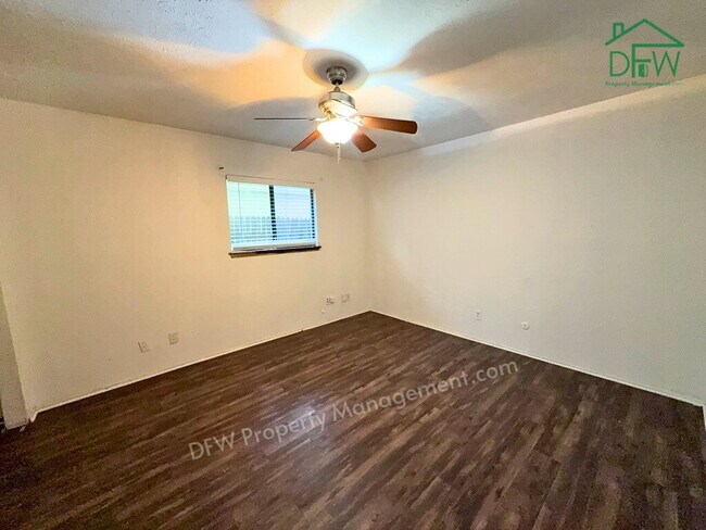 Building Photo - 3-Bedroom Home with Fireplace, Covered Patio & Large Fenced Backyard