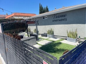 Building Photo - 2 bed 1 bath Apt in North Park Area