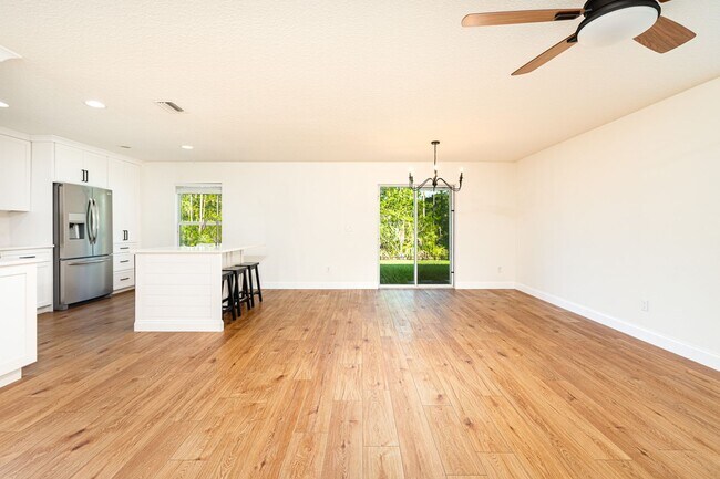 Building Photo - Welcome to your Dream Home in Ormond Beach