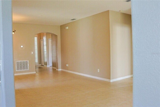 Building Photo - 558 Knollwood Dr
