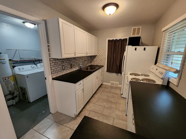 Building Photo - 2 bed 1 bath Ferndale ranch