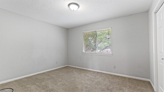 Building Photo - 16539 Battlecreek Dr