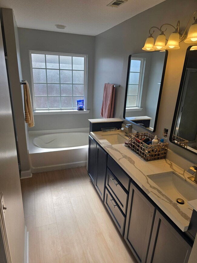 Building Photo - 504 Wyckfield Way