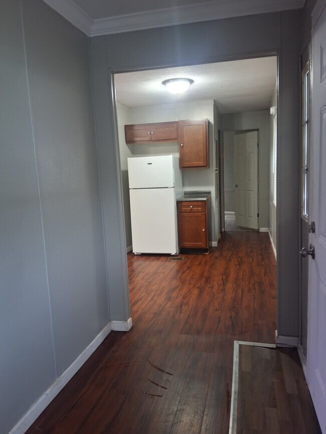 Building Photo - 252 Golden Crest Dr