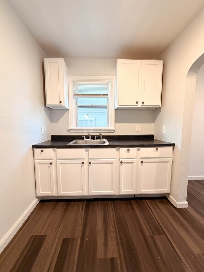 Building Photo - 20091 Barlow St