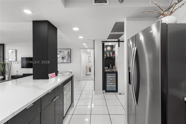 Building Photo - 2301 Collins Ave