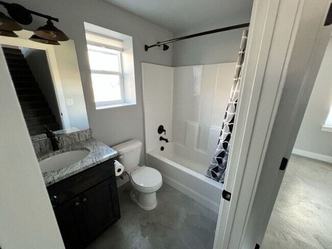 Building Photo - STUNNING 7-BEDROOM HOME IN PLEASANT GROVE