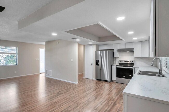 Building Photo - 1995 Meadow Dr