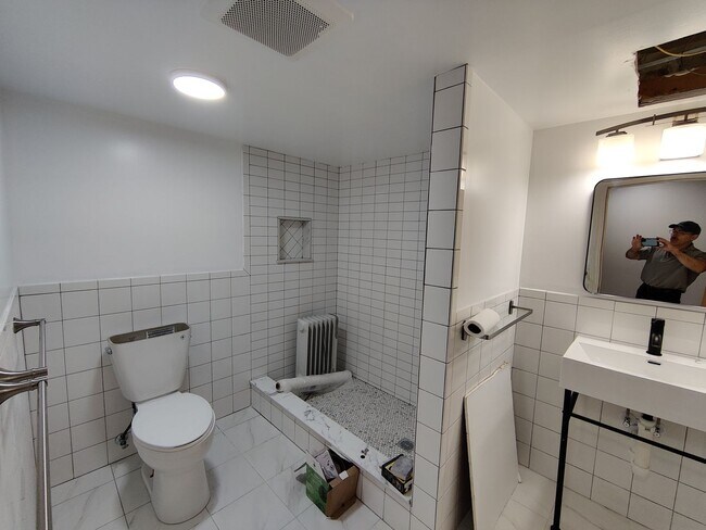 Building Photo - Brand New Unit in Brookline. Coolidge Corn...