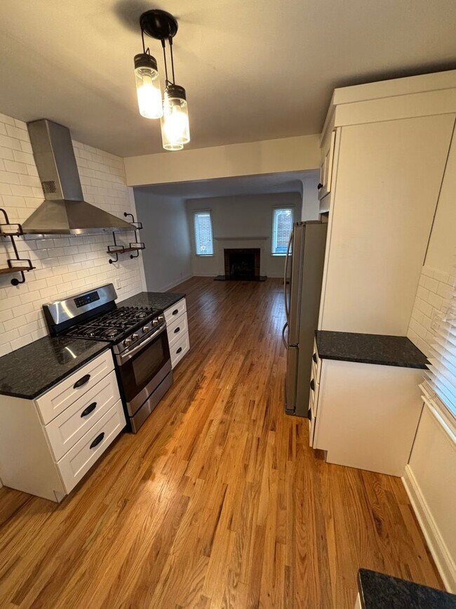 Building Photo - 709 Mulford Dr SE