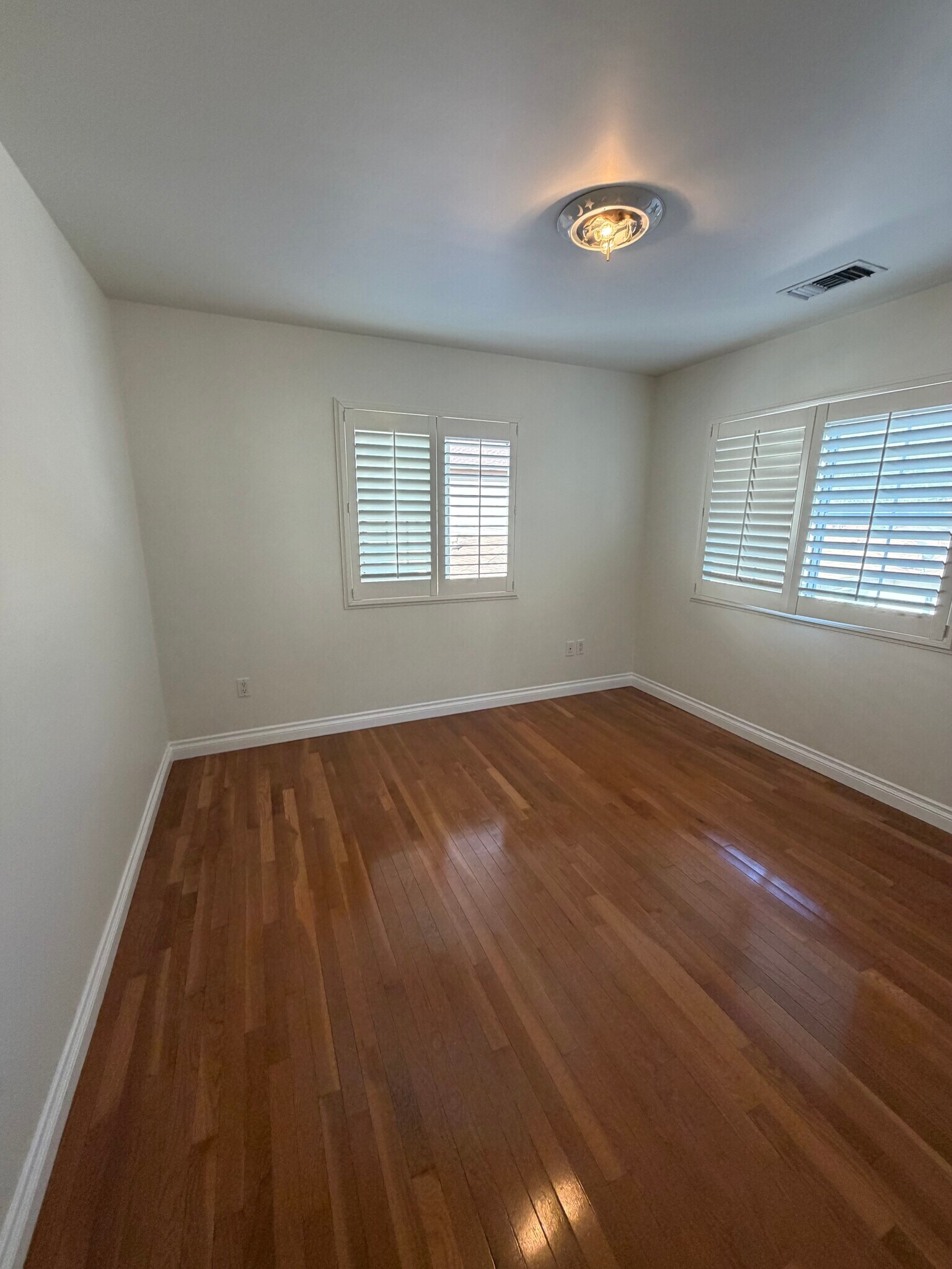 Second bedroom - 1513 N Altadena Dr