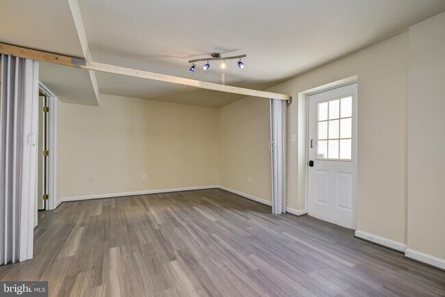 Building Photo - 19900 Belle Chase Dr