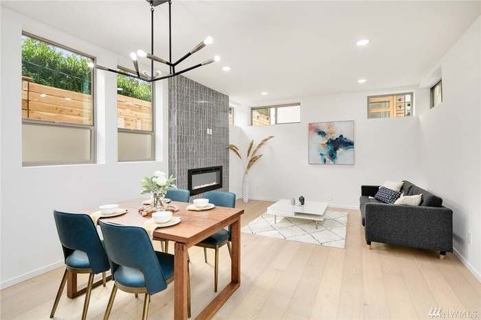 Building Photo - 3041 20th Ave W